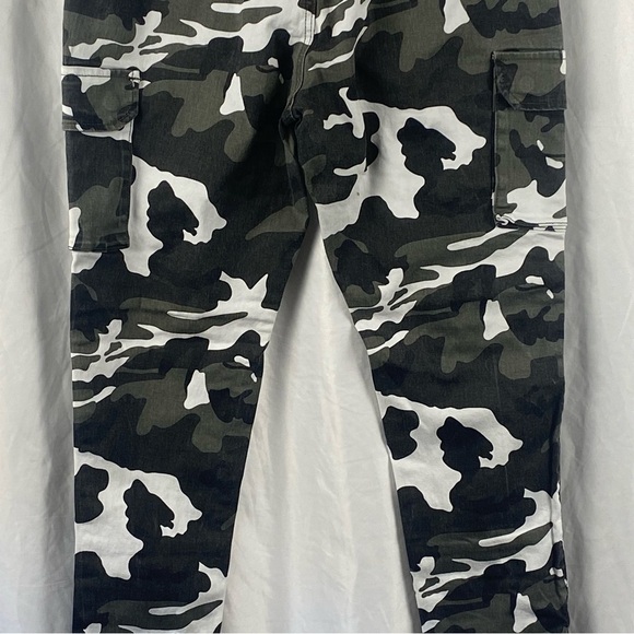 American Bazi Women’s Camouflage Cargo Joggers Pants Size Large - Picture 11 of 16